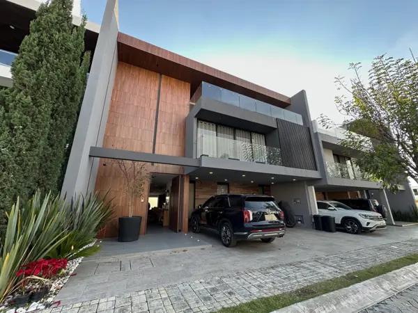 CASA EN VENTA, PARQUE POTOSI LOMAS DE ANGELÓPOLIS.
