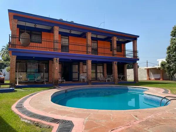 VENTA DE CASA DE 2 NIVELES EN FRACC. AGUA HEDIONDA