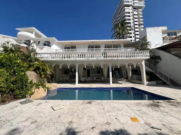 Casa en Venta con Alberca en Fraccionamiento Las Playas, Acapulco
