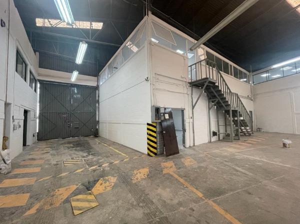 Renta de Bodega Comercial en Iztapalapa, Calzada La Viga LE374