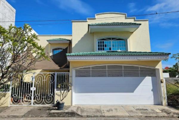 VENDO CASA EN COSTA DE ORO