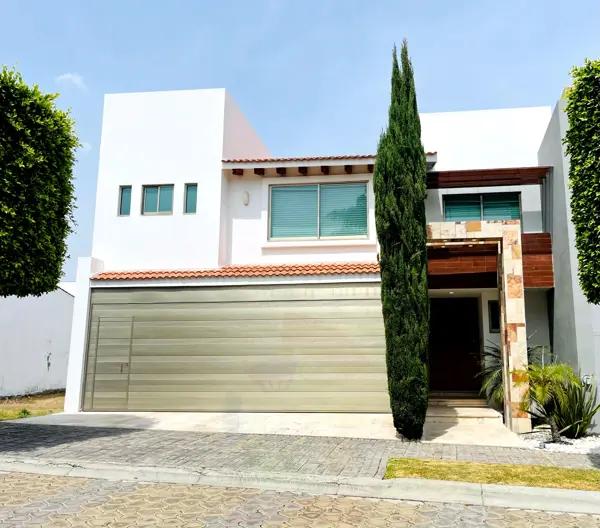 Casa en Venta en Cluster 999 en Lomas de Angelópolis Uno