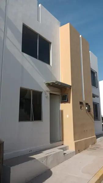 VENTA DE CASA 2 NIVELES CERCA DE PARQUES INDUSTRIALES Y AEROPUERTO