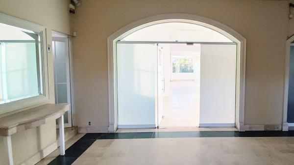 Local Comercial en Renta en Avenida de los Arcos, Querétaro