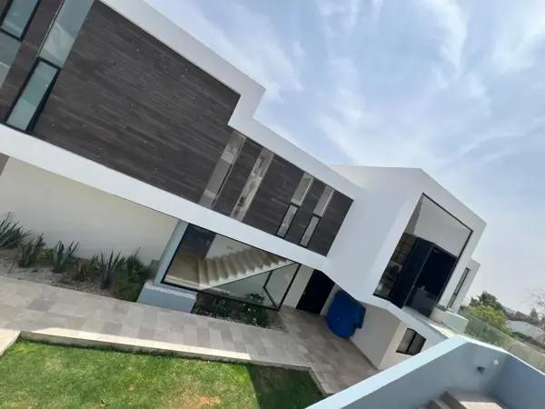 Casa de autor en Balcones de Juriquilla: Espacio y Comodidad en Querétaro