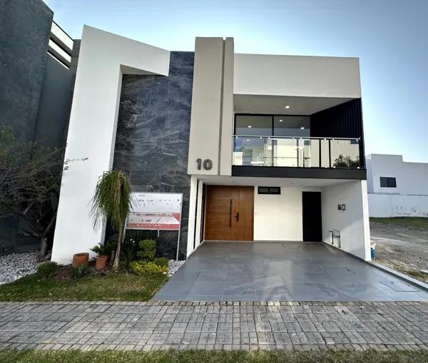 CASA EN VENTA PARQUE QUERETARO LOMAS DE ANGELOPOLIS