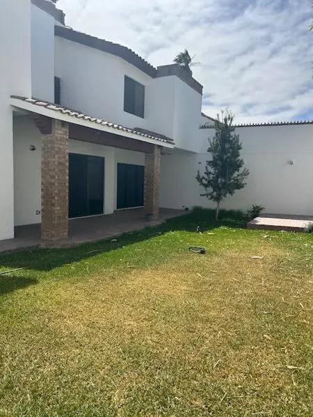 BONITA CASA EN FRACCIONAMIENTO SAN AGUSTIN