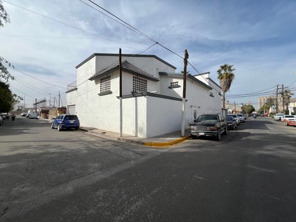 Casa en Venta con Amplio Estacionamiento en Gómez Palacio, Durango