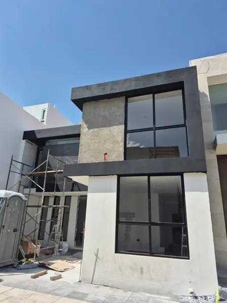 Casa en Venta con recámara en Planta Baja en Lomas III