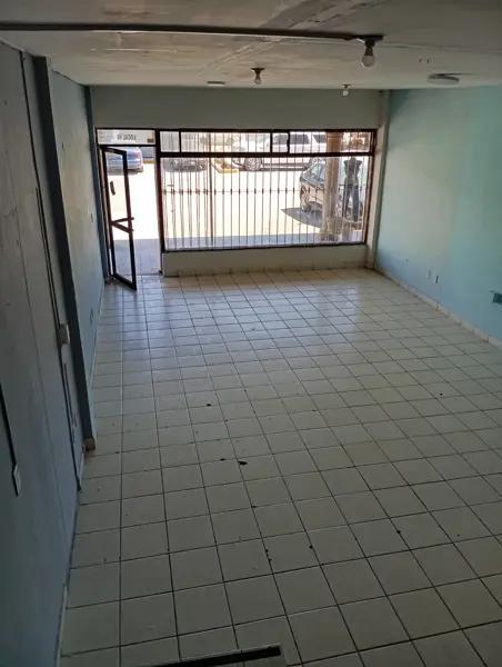 Local en planta baja para comercio u oficinas en Tulipanes