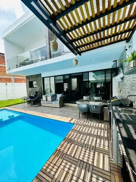 A minutos del TecMilenio Moderna Casa en privada con acceso controlado