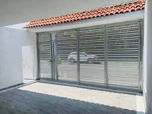 CASA REMODELADA EN COLINA DE LAS AGUILAS 4.390.000 UN SOLO NIVEL 3 RECAMARAS 2 BAÑOS 2  AUTOS
