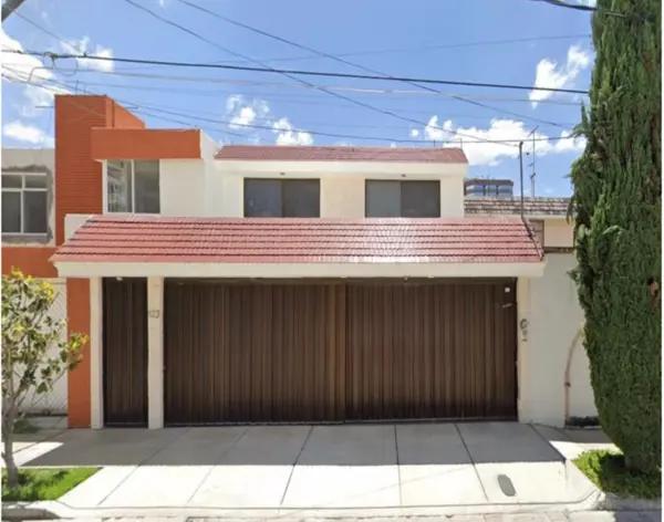 BONITA CASA EQUIPADA Y AMPLIA IDEAL PARA TENER UN LUGAR EN EL CUAL PUEDAS PASAR DIAS TRANQUILOS.