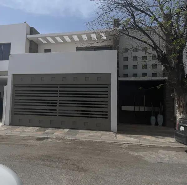 Venta de Casa con departamento en Real del Nogalar