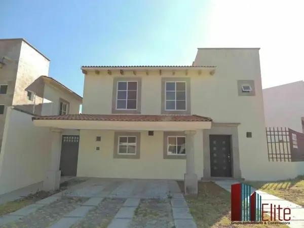 CASA EN RENTA EN CUMBRES DEL LAGO JURIQUILLA EXCELENTE UBICACIÓN