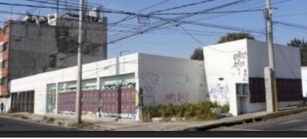 Local Comercial en Venta en Avenida Comercial, Puebla - Excelente Ubicación en Santa María, uso hab