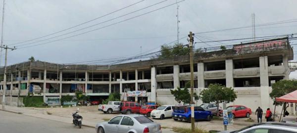 Tienda en Plaza Comercial a la Venta en Supermanzana 203, Benito Juárez, USO de suelo mixto