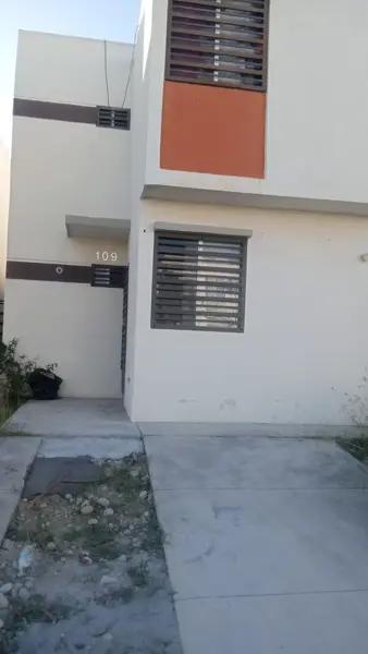 CASA EN RENTA PRIVALIA HUINALA SEMIAMUEBLADA