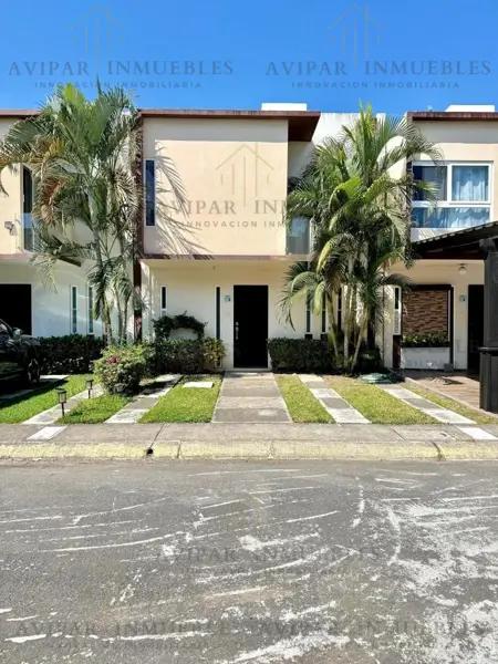 CASA EN VENTA EN FRACC. CRYSTAL LAGOONS, VERACRUZ, VER.