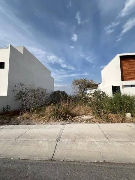 Venta Terreno en Fraccionamiento Cardon en Zibata Ll