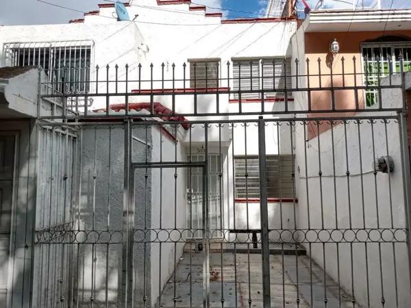 Casa en Renta en Santa Catalina, Zapopan con Patio y Balcón