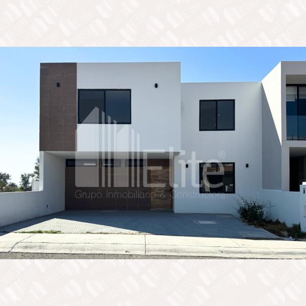CASA EN VENTA EN LOMAS DE JURIQUILLA CON RECAMARAS EN PLANTA BAJA