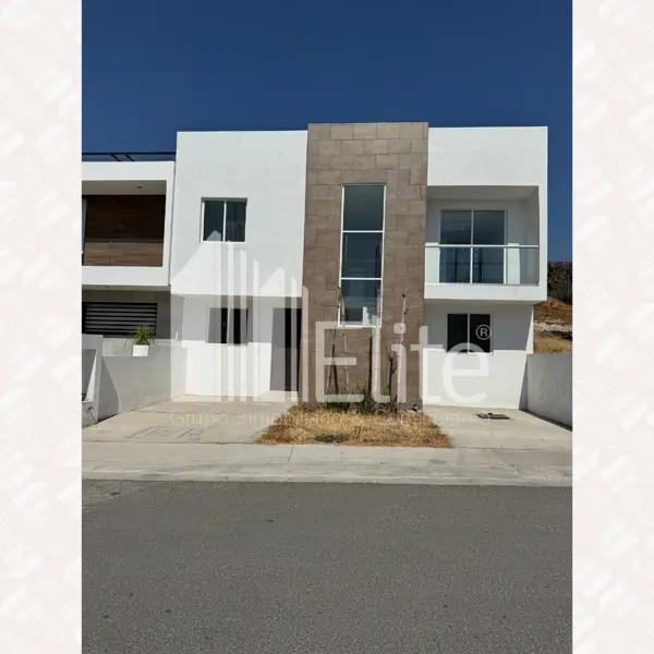CASA EN VENTA LOMAS DE JURIQUILLA OPORTUNIDAD ESCRITURADA