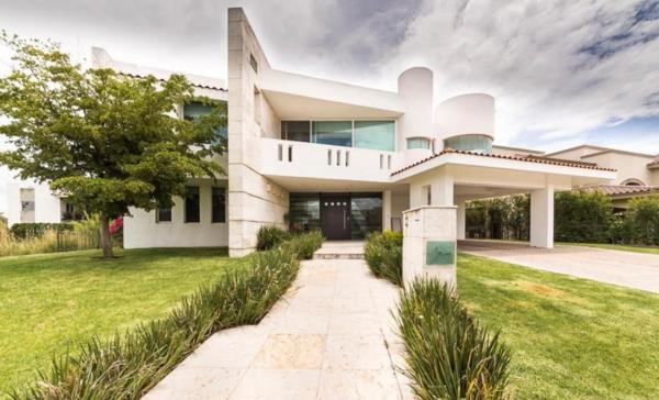 CASA EN VENTA EN EL CAMPANARIO,QUERÉTARO,QRO