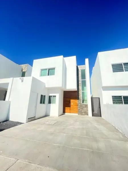 Casa Amueblada en RENTA en Fracc. Privado frente a parque