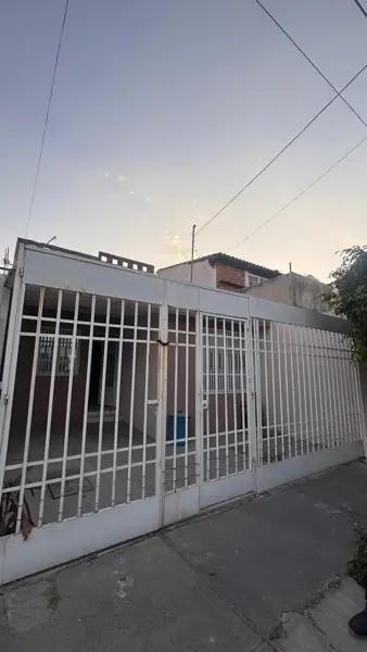 CASA EN VENTA EN ARBOLEDAS DEL SUR