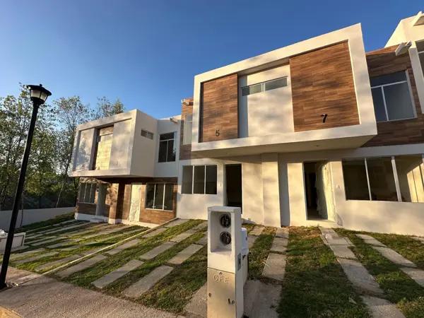 Casa de 3 recámaras y 3 baños en El lago Residencial, seguridad y comodidad