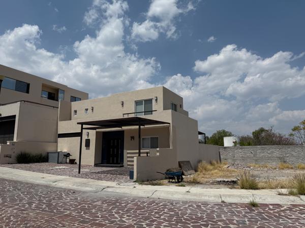 Renta de casa con vista al lago en Cumbres del Lago, Querétaro.