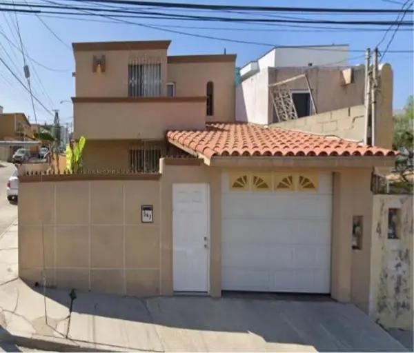 HERMOSA CASA BIEN UBICADA EN PLAYAS COSTA AZUL, TIJUANA.