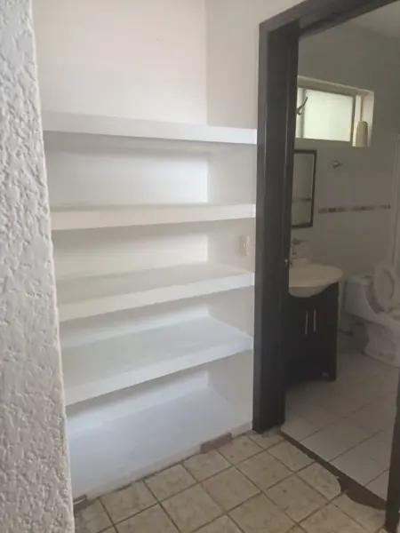 se renta departamento con excelente ubicacion.
