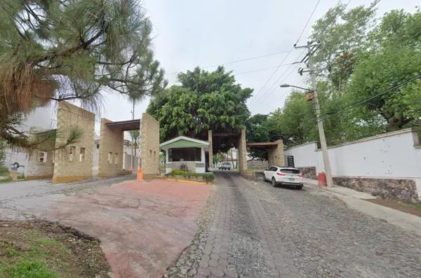 CASA DE ENBTREGA INMEDIATA EN PASEO DEL CORTIJO, FRACC. CORTIJO DE SAN AGUSTIN TLAJOMULCO