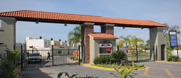 CASA DE ENTREGA INMEDIATA EN CIRCUITO HACIENDA DE LAS CAMELIAS ORIENTE,COL. HACIENDA DEL REAL TONALA
