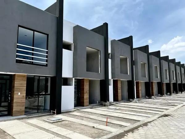 CASA EN VENTA CON RECÁMARA EN PLANTA BAJA Y ROOF GARDEN EN SAN ISIDRO CASTILLOTLA.