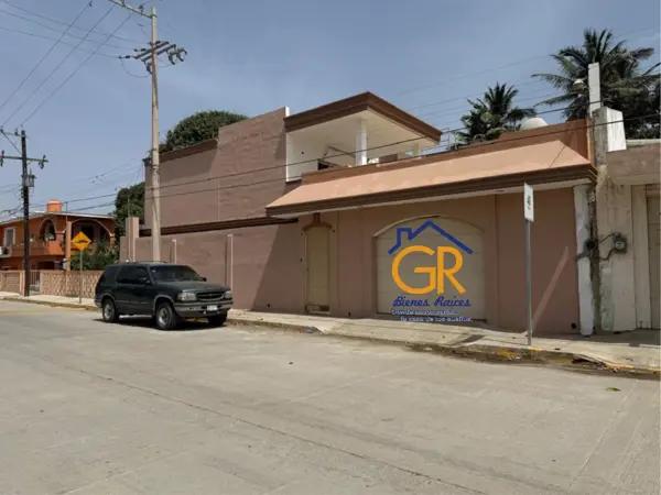 Casa en venta en Altamira: Amplia propiedad residencial con 10 recámaras