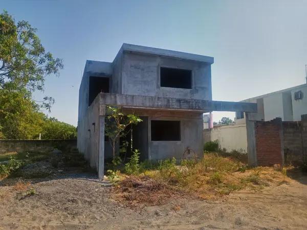 VENDO CASA EN OBRA GRIS EN ZONA PONIENTE