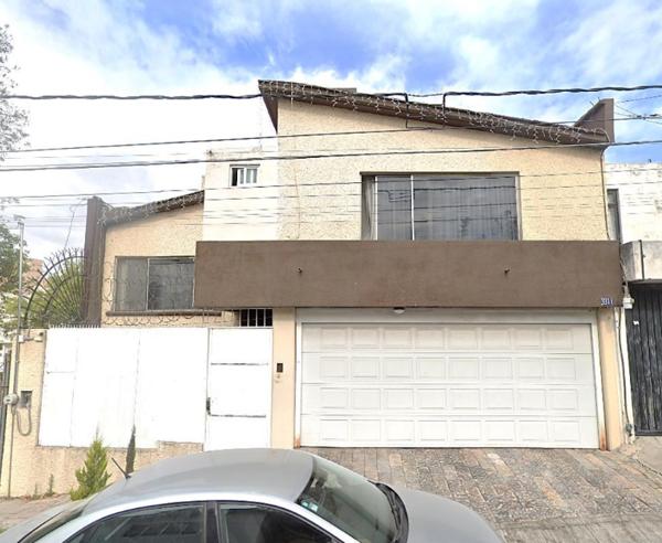HERMOSA Y MUY AMPLIA CASA A 4 CALLES DE PLAZA DORADA