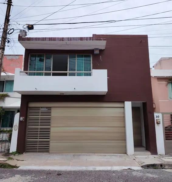 Casa en renta en el Fraccionamiento Jardines del Virginia en Boca el Rio