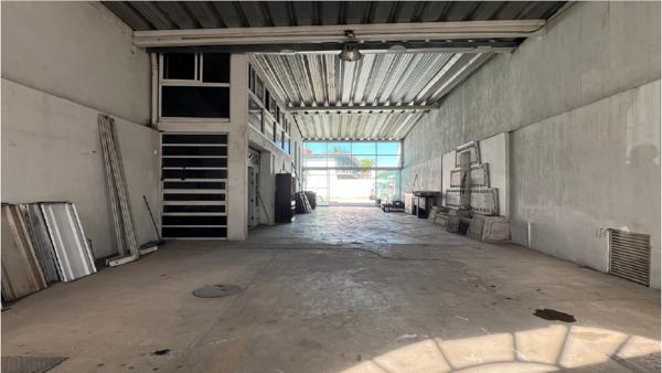 Bodega Comercial a la Venta en Agua Blanca, Zapopan - Ideal para Actividades Productivas
