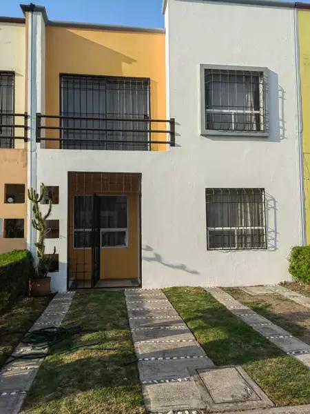 Casa en renta en Bosques de Cantabria, Toluca - Comunidad Cerrada con Cocina Equipada