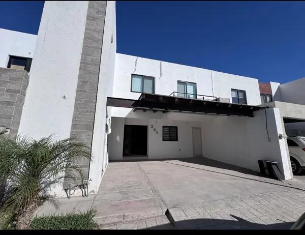 Casa en Renta con excelente ubicación en Viñedos