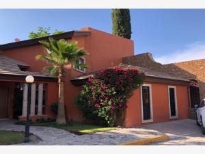 Casa en venta en Las Huertas, Saltillo, Coahuila de Zaragoza Casa en venta en Las Huertas, Saltillo, Coahuila de Zaragoza