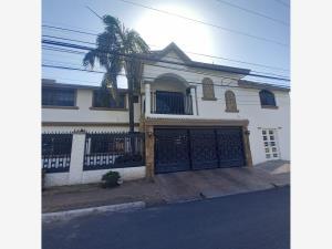 Casa en venta en Lagos del Bosque, Monterrey, Nuevo León Casa en venta en Lagos del Bosque, Monterrey, Nuevo León