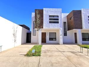 Casa en venta en Puerta de Hierro, Torreón, Coahuila de Zaragoza Casa en venta en Puerta de Hierro, Torreón, Coahuila de Zaragoza
