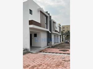 Casa en venta en Las Lomas Residencial, Alvarado, Veracruz de Ignacio de la Llave Casa en venta en Las Lomas Residencial, Alvarado, Veracruz de Ignacio de la Llave