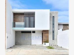 Casa en venta en Lomas de la Rioja, Alvarado, Veracruz de Ignacio de la Llave Casa en venta en Lomas de la Rioja, Alvarado, Veracruz de Ignacio de la Llave