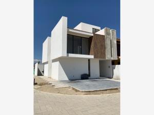 Casa en venta en Tolometla de Benito Juárez, Atlixco, Puebla Casa en venta en Tolometla de Benito Juárez, Atlixco, Puebla